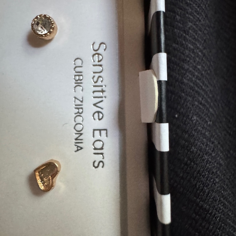 NWT Lori's Gifts LG Gold Earring Set 6 pairs CZ Starfish Bows Hearts Posts - Picture 2 of 10